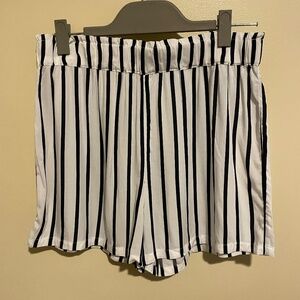Z Supply Women's Medium Striped Shorts